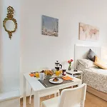 Center E Апартаменты